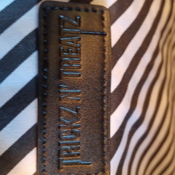 TRICKZ N TREATZ BLACK/WHITE PUMPKIN SUPER HUGE WEEKENDER NICE TRAVEL BAG - Picture 11 of 14